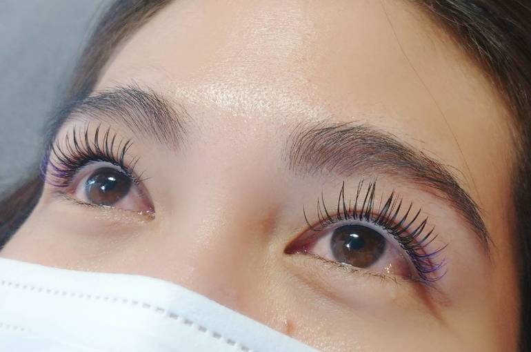 マツエクの目尻ポイントカラー 横浜にあるネイルサロンは 初めてお越し頂くお客様にも安心